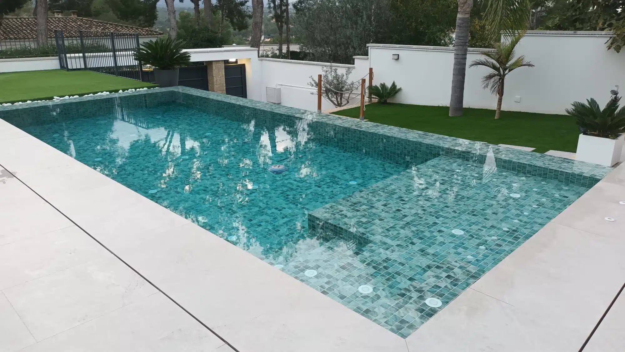 Especialistas en construcción de piscinas en Valencia y alrededores - ReformJardin Tito Multiservicios